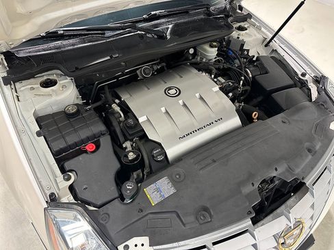 Used 2010 Cadillac DTS Luxury image 3