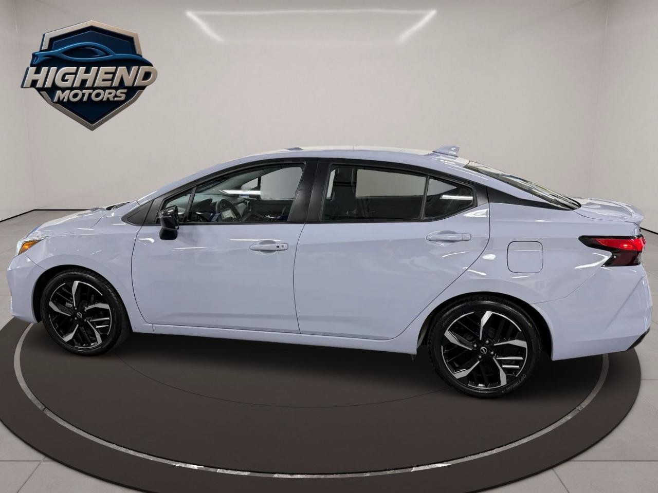Used 2024 Nissan Versa SR FWD image 3
