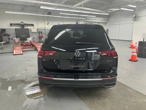 Certified 2022 Volkswagen Tiguan SE w/ Panoramic Sunroof Package AWD/4WD image 11