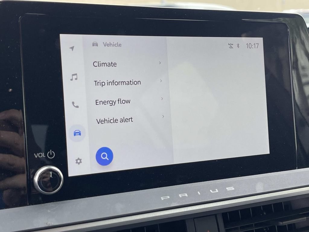 Used 2025 Toyota Prius LE FWD image 19
