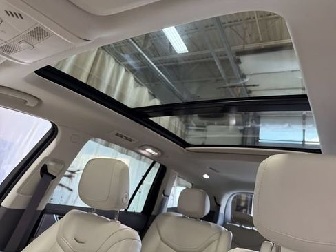 Used 2023 Cadillac XT6 Premium Luxury w/ LPO, Floor Liner Package AWD/4WD image 23