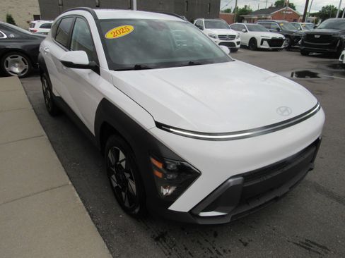 Used 2025 Hyundai Kona SEL FWD image 4