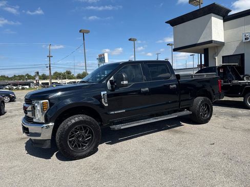 Used 2018 Ford F250 XLT w/ FX4 Off-Road Package image 2