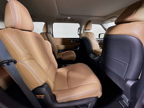 Used 2025 INFINITI QX80 Luxe image 35