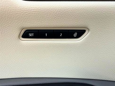 Used 2022 Cadillac XT6 Premium Luxury w/ Technology Package FWD image 28