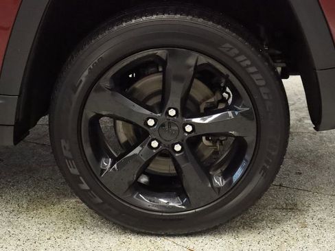 Used 2023 Jeep Grand Cherokee L Laredo AWD/4WD image 15
