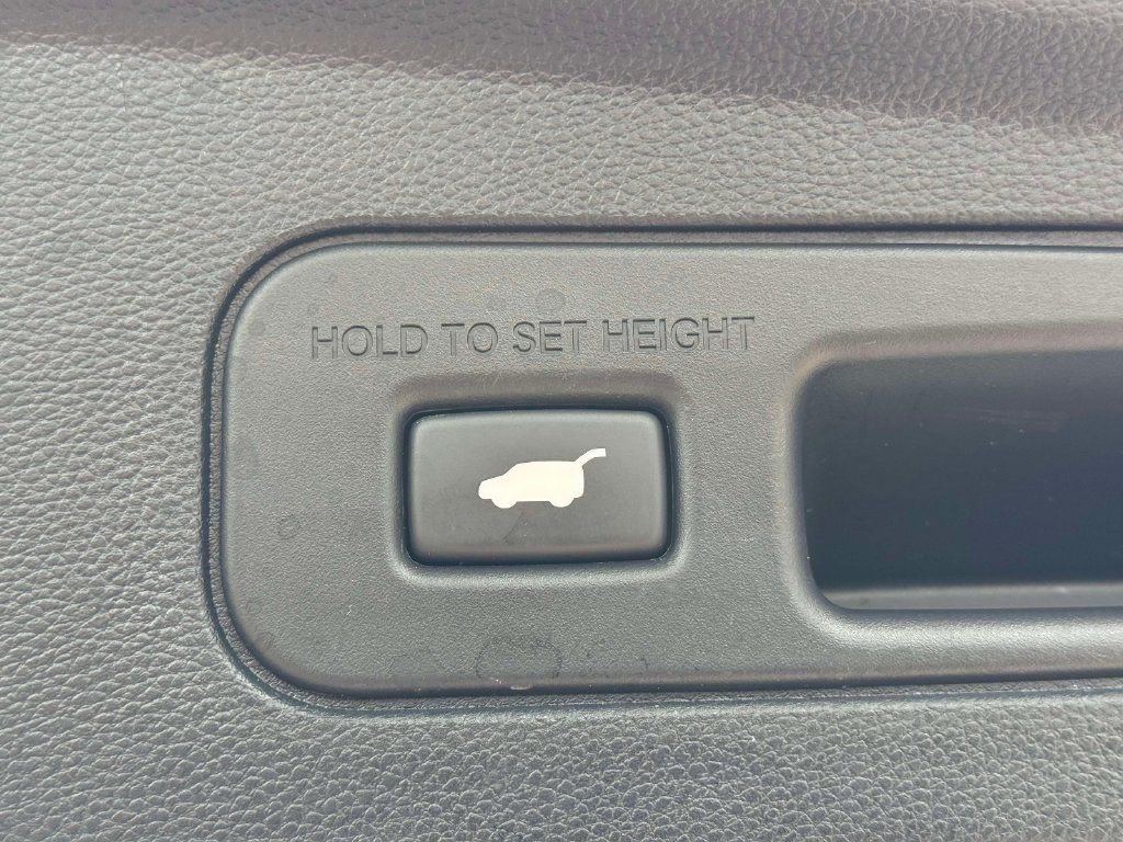 Certified 2025 Acura MDX w/ Technology Package AWD/4WD image 10