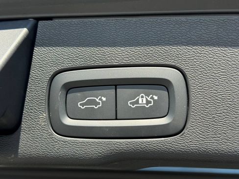 Certified 2023 Volvo XC60 B5 Plus w/ Climate Package AWD/4WD image 20