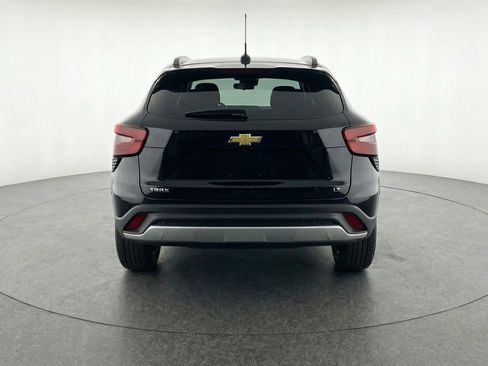 Used 2025 Chevrolet Trax LT w/ LT Convenience Package image 7