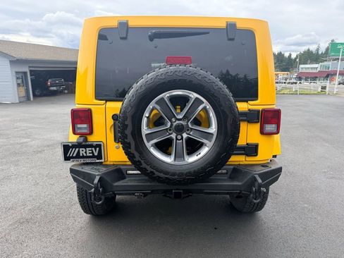 Used 2015 Jeep Wrangler Unlimited Sahara w/ Connectivity Group image 4