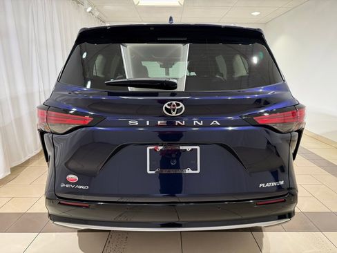 New 2026 Toyota Sienna Platinum image 4