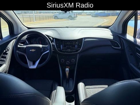 Used 2020 Chevrolet Trax LT w/ LT Convenience Package image 7