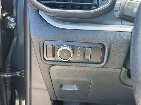 Used 2022 Ford Explorer XLT w/ Equipment Group 202A AWD/4WD image 22