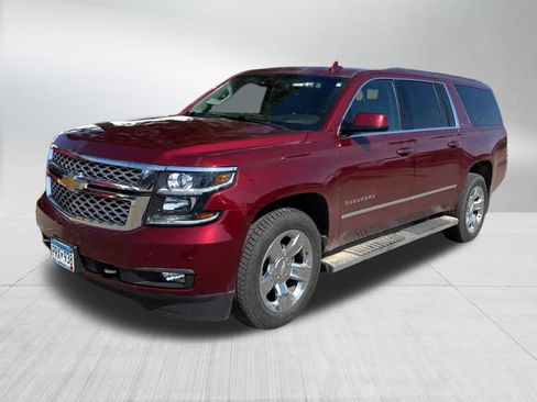 Used 2017 Chevrolet Suburban LT w/ LT Signature Package image 3