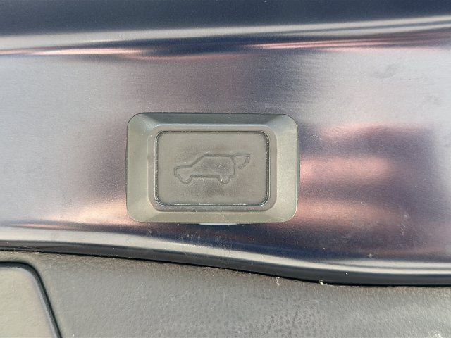 Used 2021 Toyota RAV4 XLE Premium AWD/4WD image 22