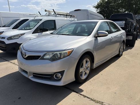 Used 2014 Toyota Camry SE w/ Fleet Convenience Package FWD image 1