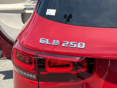 Used 2022 Mercedes-Benz GLB 250 4MATIC image 12