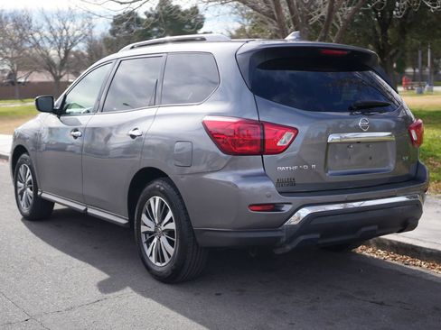 Used 2020 Nissan Pathfinder SV image 5