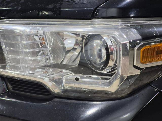 Used 2022 Toyota Tacoma TRD Sport w/ Technology Package RWD image 9