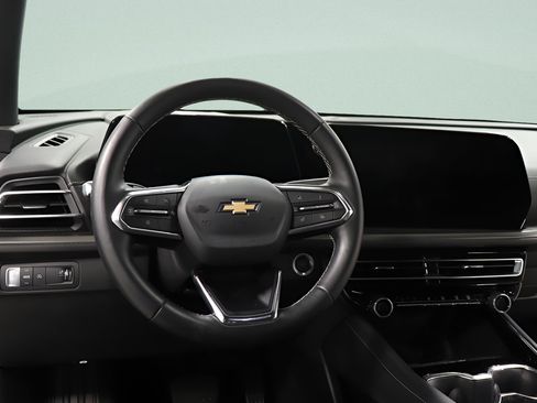 Used 2026 Chevrolet Traverse LT FWD image 9