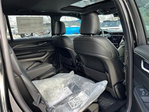 New 2025 Jeep Grand Cherokee L Altitude image 28
