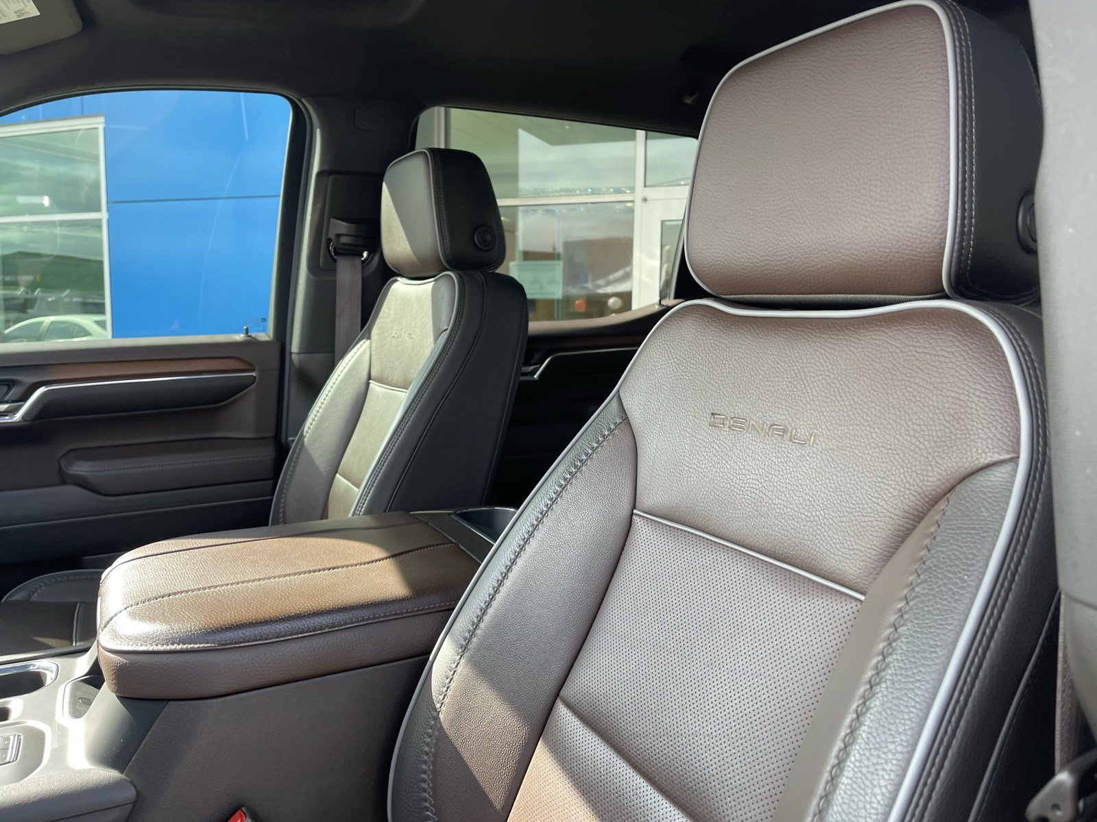 Used 2024 GMC Sierra 1500 Denali w/ Technology Package AWD/4WD image 21