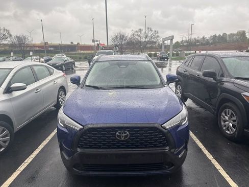 Used 2024 Toyota Corolla Cross LE image 2