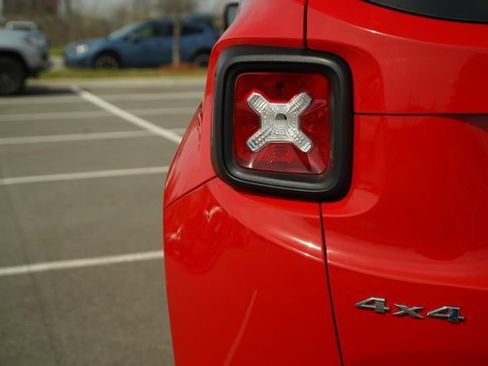 Used 2015 Jeep Renegade Latitude w/ Trailer Tow Group image 38