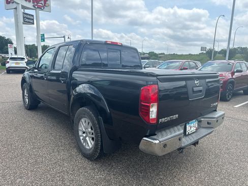 Used 2017 Nissan Frontier SV w/ SV Value Truck Package AWD/4WD image 3
