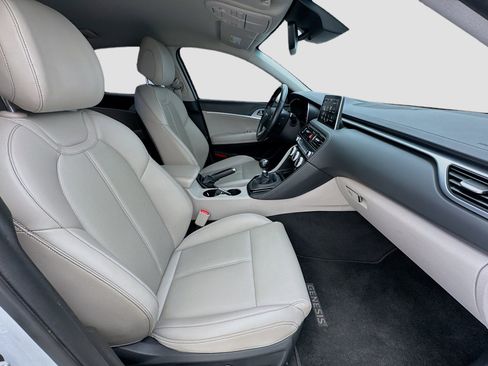 Used 2019 Genesis G70 2.0T Sport RWD image 19