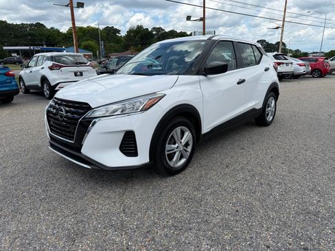 Used 2021 Nissan Kicks S FWD image 12