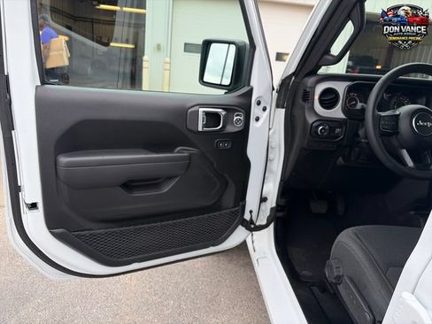 Used 2025 Jeep Wrangler Unlimited Sport AWD/4WD image 10