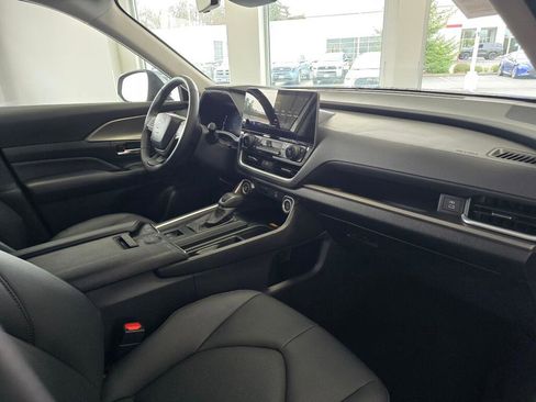 Used 2025 Toyota Grand Highlander XLE image 47