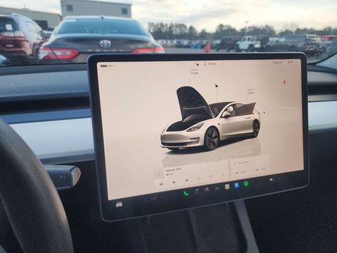 Used 2023 Tesla Model 3 Standard Range image 18