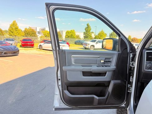 Used 2019 RAM 1500 Big Horn AWD/4WD image 17