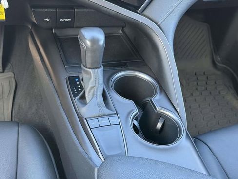 Used 2023 Toyota Camry SE image 11