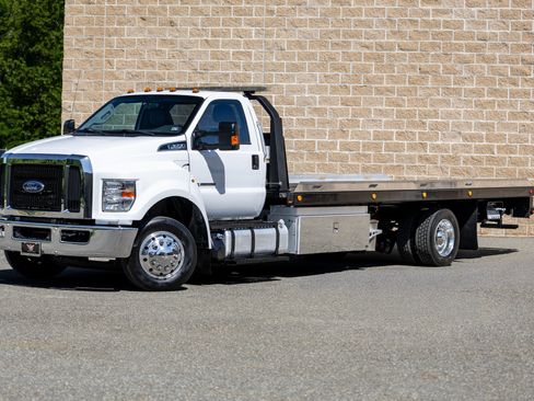 Used 2018 Ford F650 2WD Regular Cab Super Duty image 3