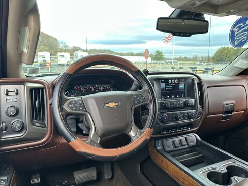 Used 2015 Chevrolet Silverado 3500 High Country w/ Duramax Plus Package image 15