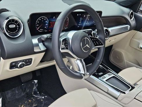 Used 2026 Mercedes-Benz GLB 250 image 9