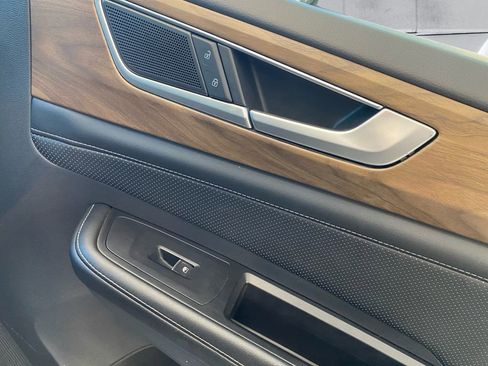 Used 2024 Volkswagen Atlas SE image 15