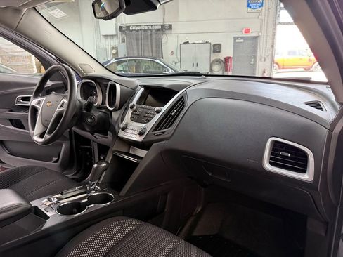 Used 2017 Chevrolet Equinox LT w/ Convenience Package FWD image 16