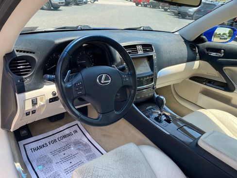 Used 2010 Lexus IS 250C w/ Luxury Pkg RWD image 18