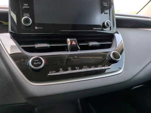 Used 2022 Toyota Corolla LE FWD image 18
