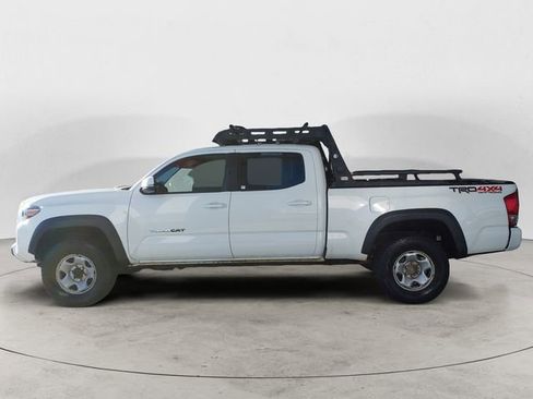 Used 2016 Toyota Tacoma TRD Off-Road image 2