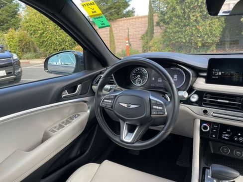 Used 2025 Genesis G70 2.5T image 34