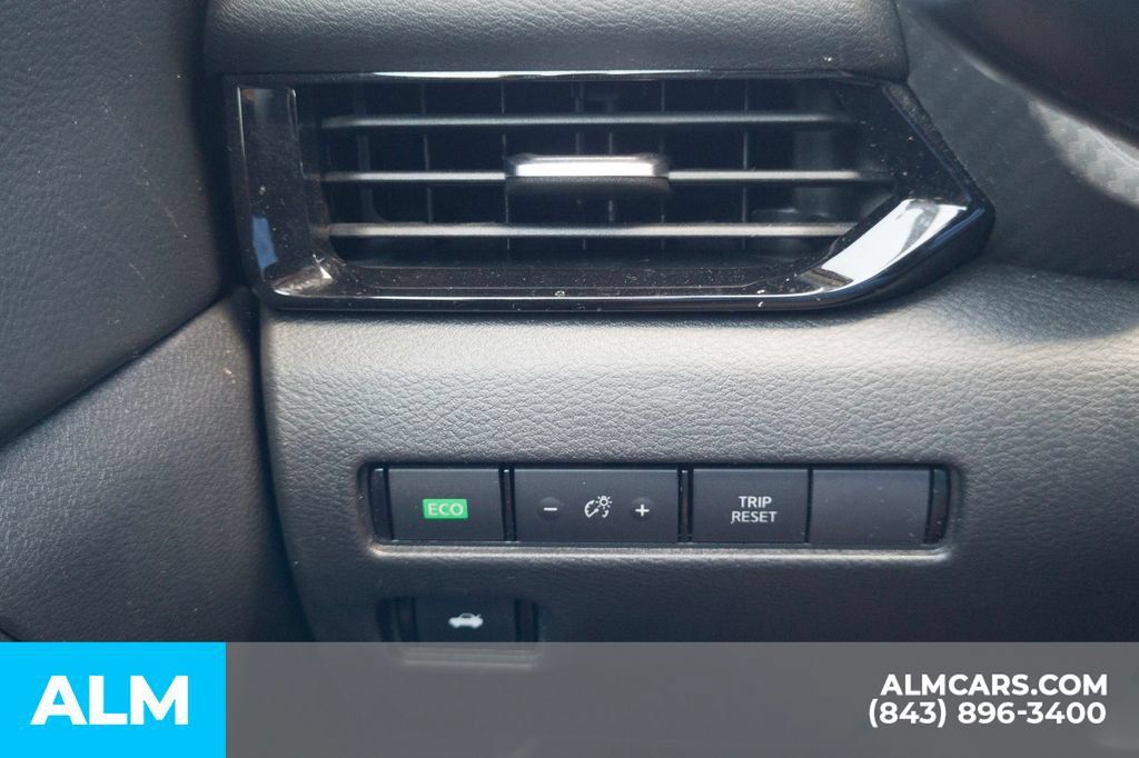 Used 2024 Nissan Sentra SV FWD image 33