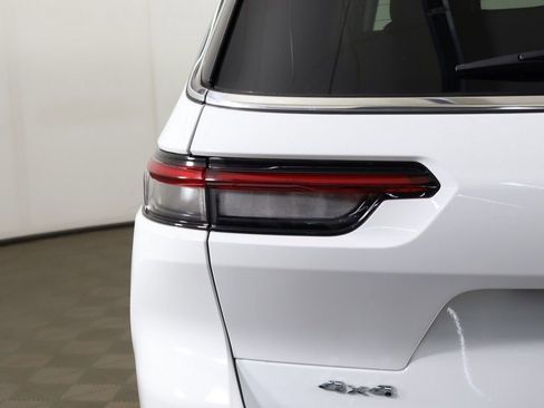 Used 2023 Jeep Grand Cherokee L Limited AWD/4WD image 18