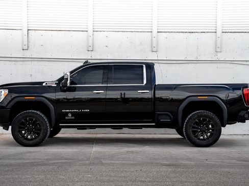 Used 2021 GMC Sierra 3500 Denali w/ Denali Black Diamond Edition image 2