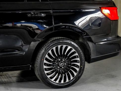 Used 2020 Lincoln Navigator Black Label w/ Cargo Convenience Package image 13