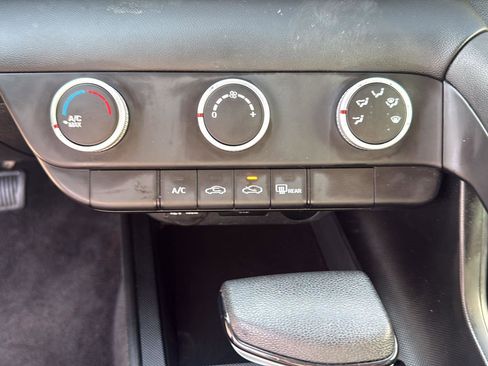 Used 2024 Hyundai Elantra SE FWD image 26